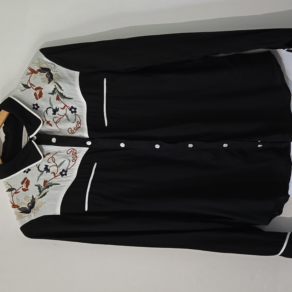 Urban outfitters black embroidered snap buttons 100% rayon